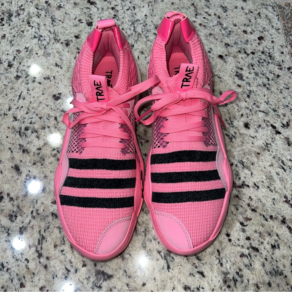 trae young pink shoes